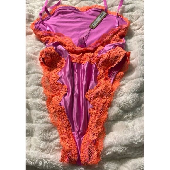 skims lace swim cami one piece neon orchid - Picture 4 of 5